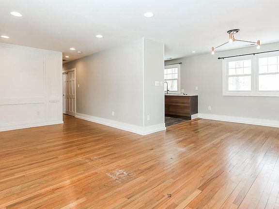 3rd image of 1210 Severn Ave
