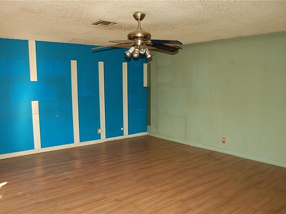 4th image of 104 Temple Dr