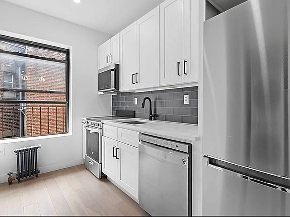 4th image of 425 Amsterdam Ave APT 4S