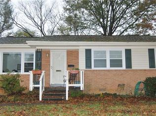 221 Foxcroft Dr, Winston Salem, NC 27103