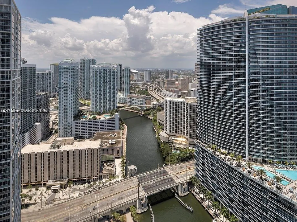 465 Brickell Ave #4104