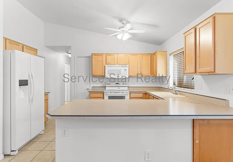 3039 E Hononegh Dr — Photo 6
