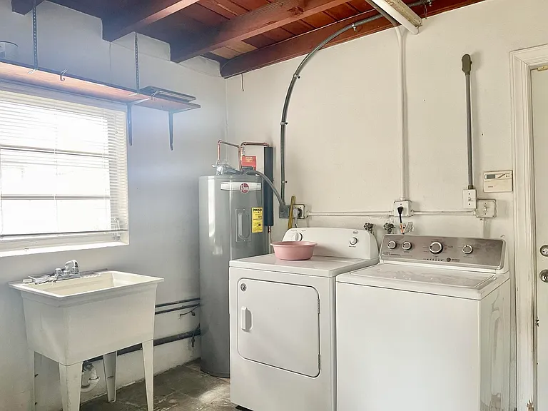 5630 Hollywood Blvd — Photo 25