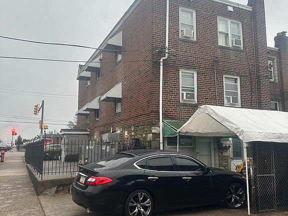 4th image of 1039 E Hunting Park Ave