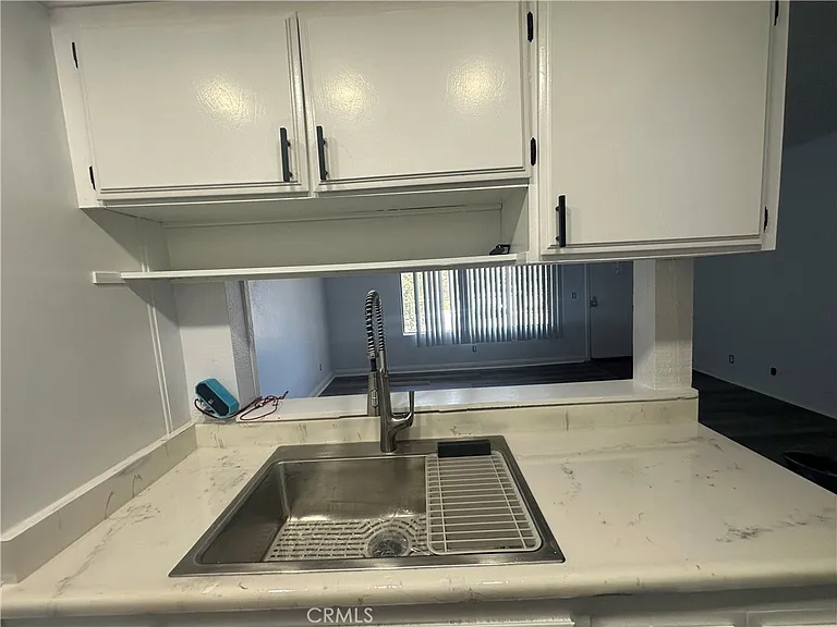 1735 E Washington St — Photo 12