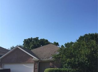 1208 Edgewater Dr, Azle, TX 76020