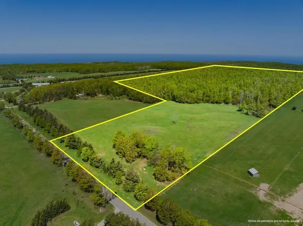Robinson Rd, Harbor Springs, MI 49740