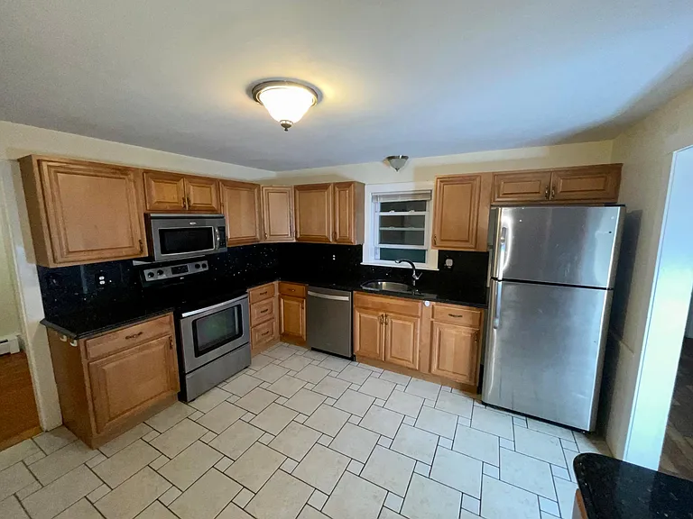 2 Bellevue Rd — Photo 2
