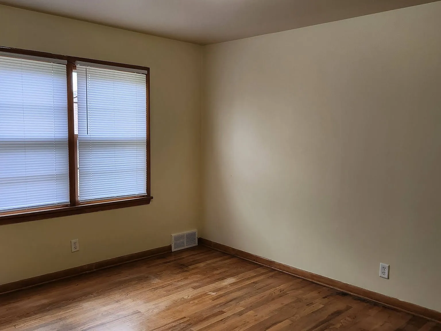 3 bed, $1,400 — Photo 3
