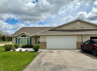 418 30th St N, Moorhead, MN 56560
