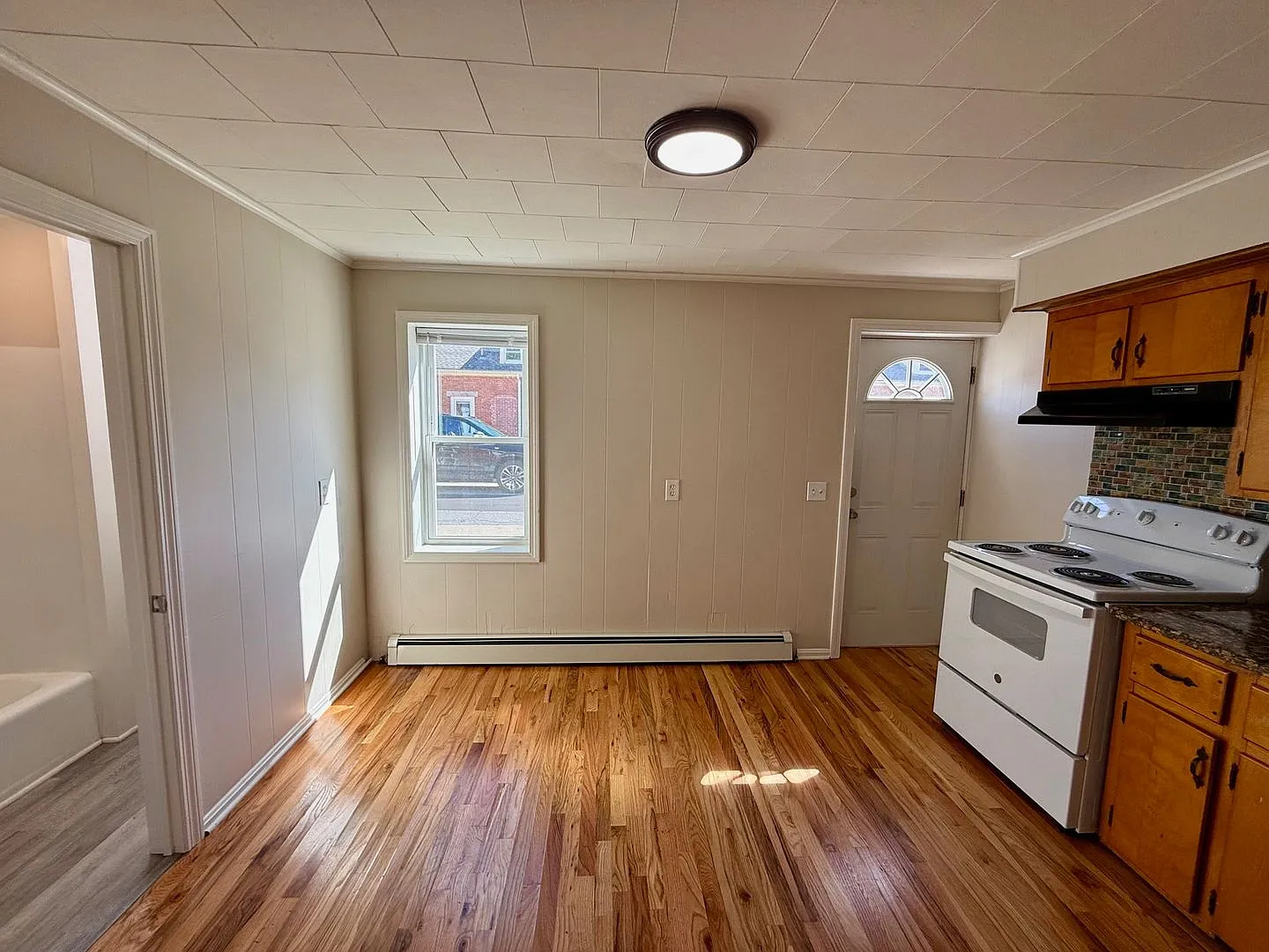 9 Elm Street — Photo 2