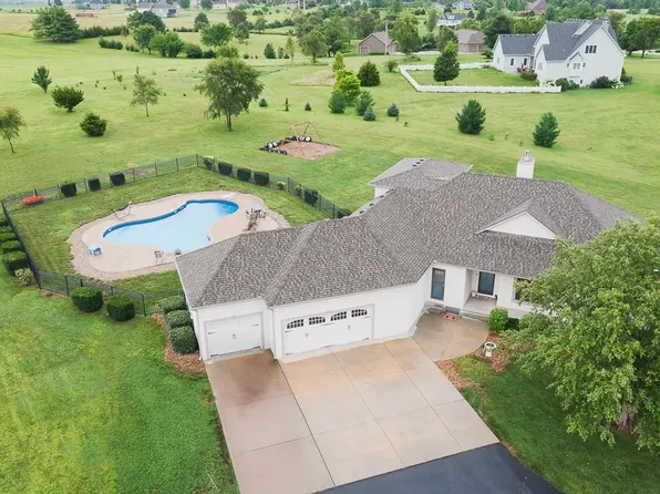 15550 161st St, Bonner Springs, KS 66012
