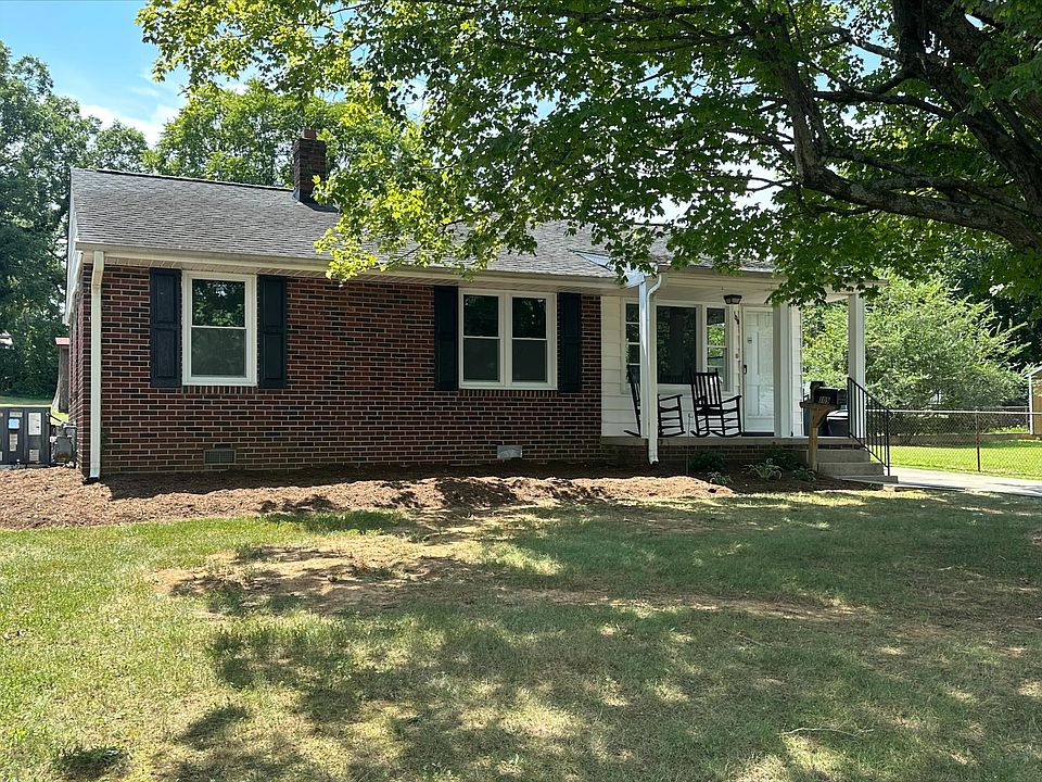 2nd image of 109 Allen St