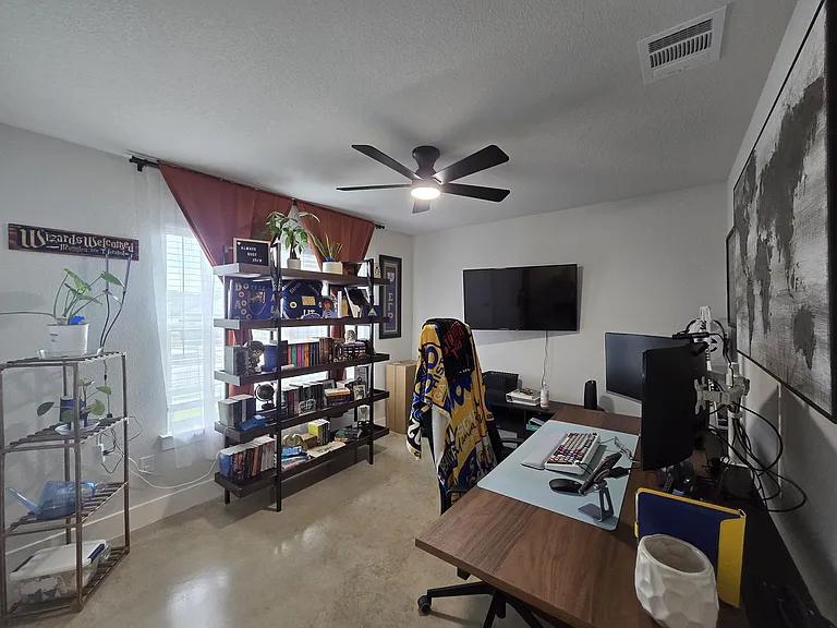 1051 Lexington Dr — Photo 17