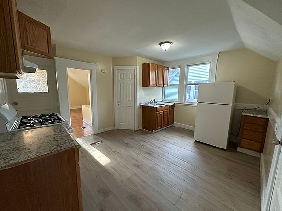 2nd image of 116 Sheffield Ave #3C