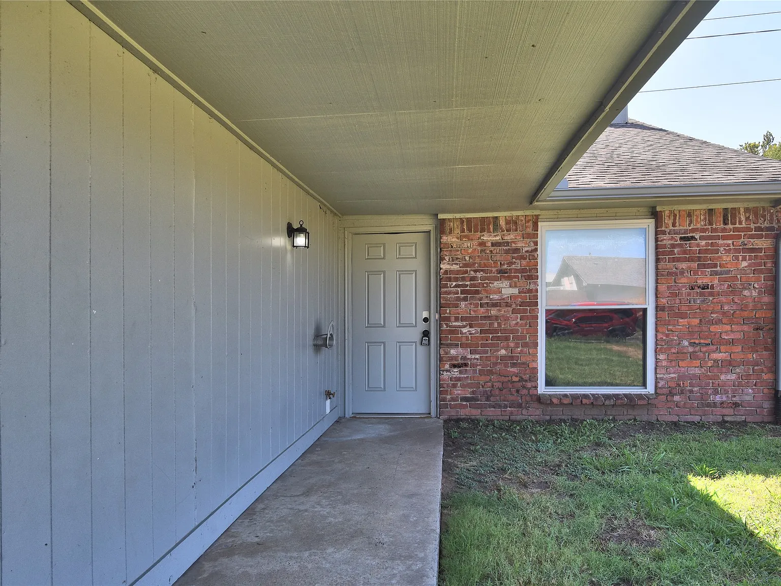 3 bed, 2.0 bath, 1193 sqft, $1,350 — Photo 2