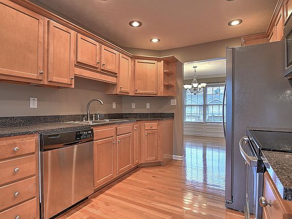 4th image of 1001 Carrington Ct