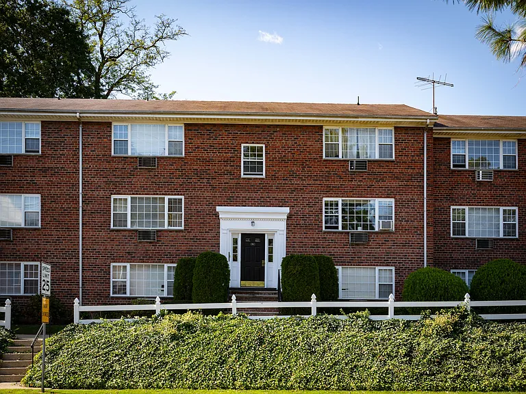 Oak Terrace — Photo 18