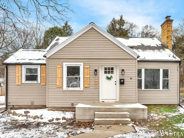 1051 Emerald Ave NE, Grand Rapids, MI 49503