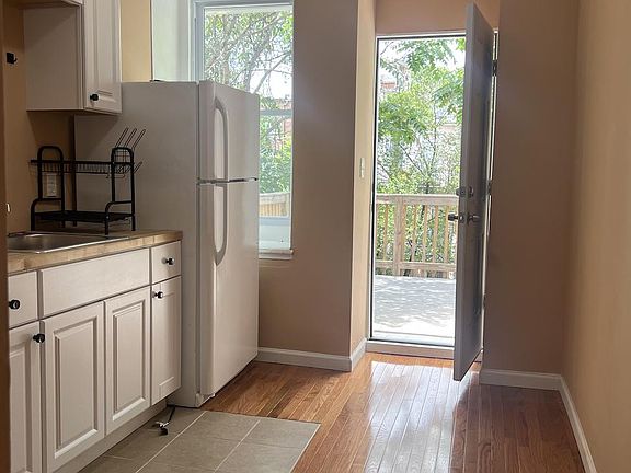 4th image of 2206 Bryant Ave #3