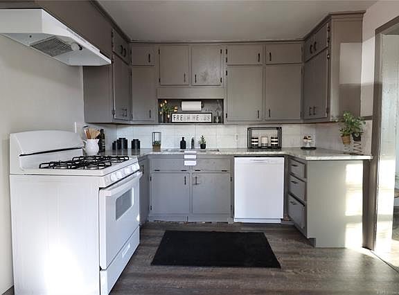 5th image of 3203 E Oklahoma Pl