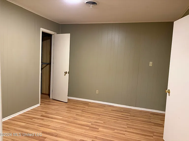 870 Green Acres Dr — Photo 13