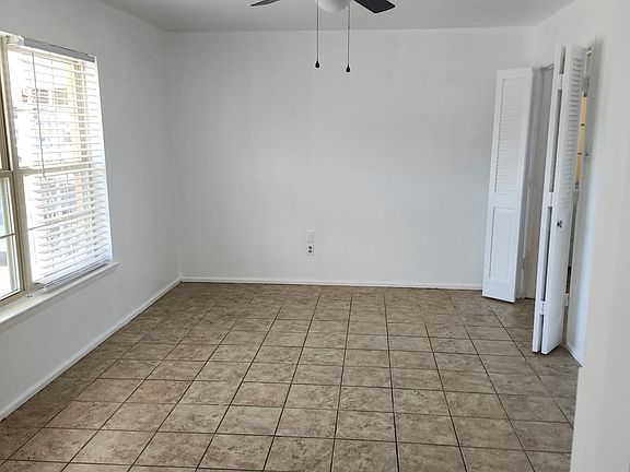 3rd image of 2629 Lasalle Dr