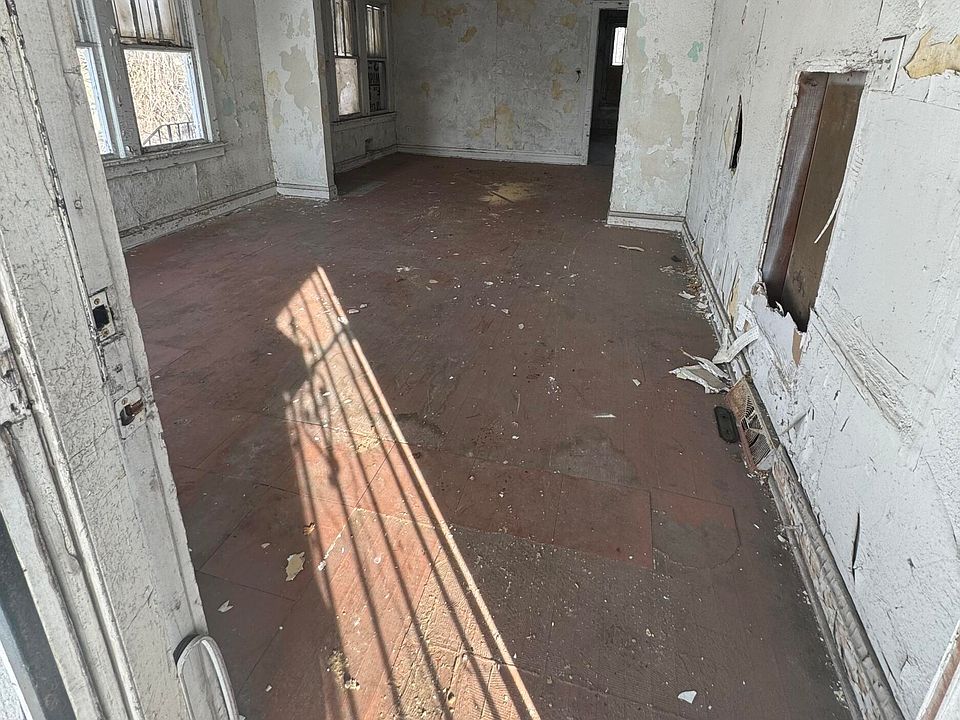 2nd image of 3939 Massachusetts St