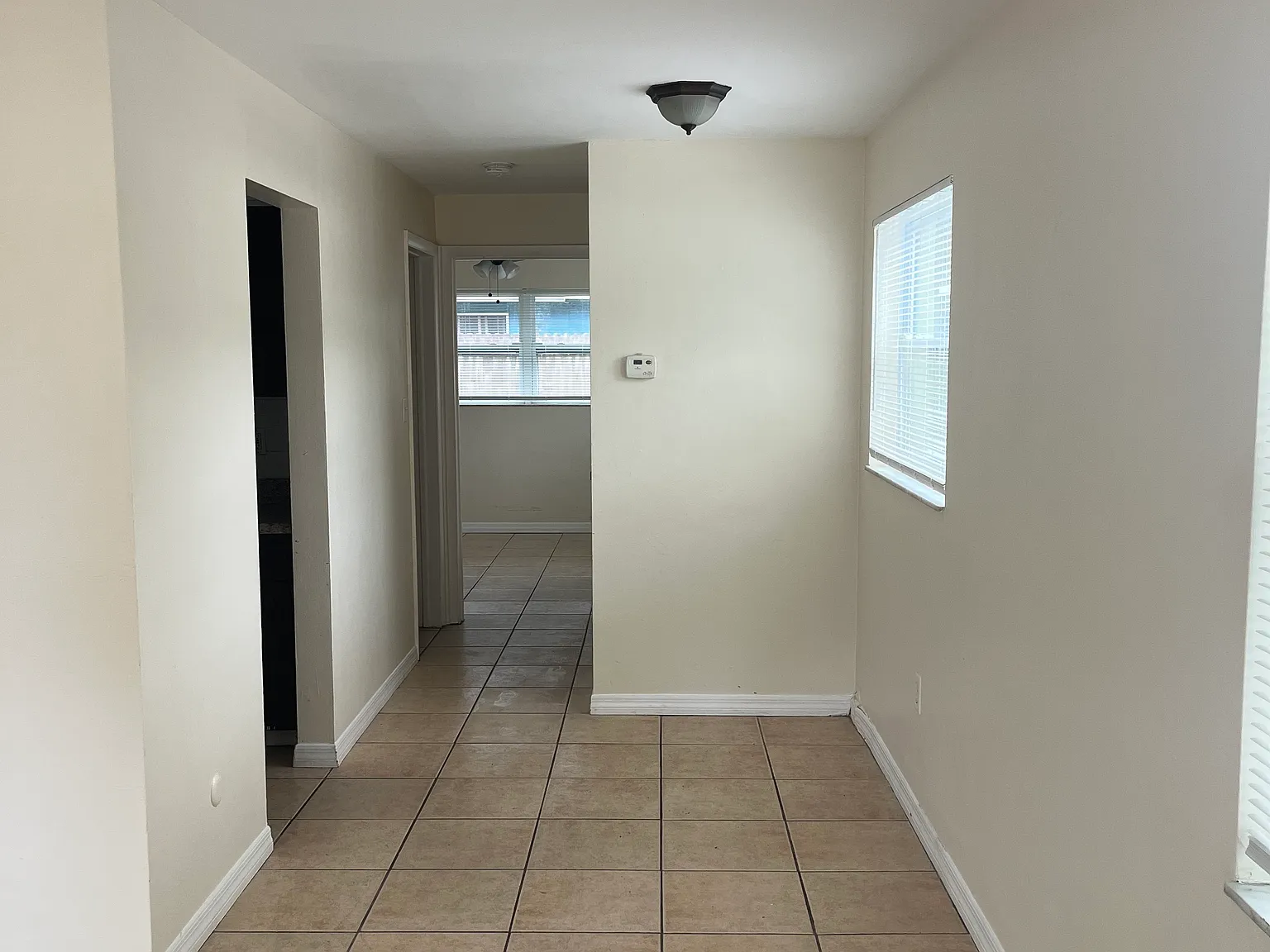 1 bed, 700 sqft, $1,300 — Photo 2