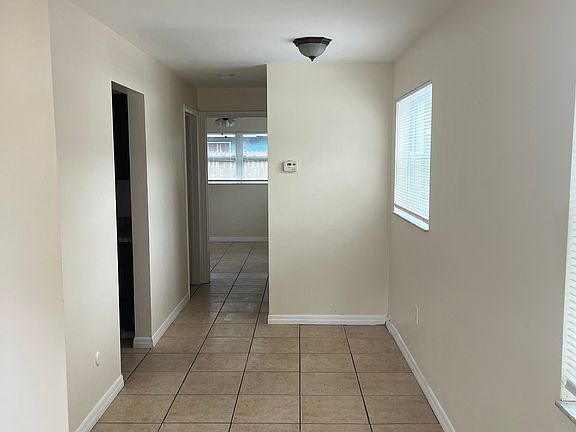 2nd image of 205 Fulton St NE APT 1