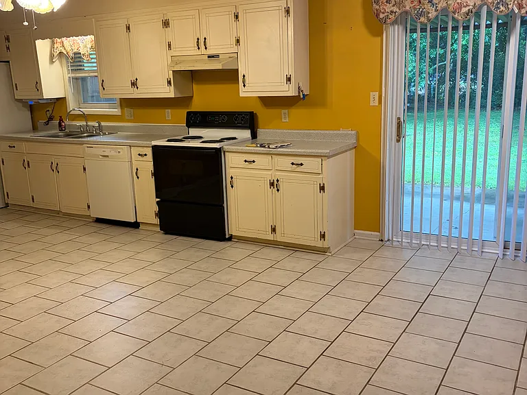 1108 Patty Dr — Photo 4