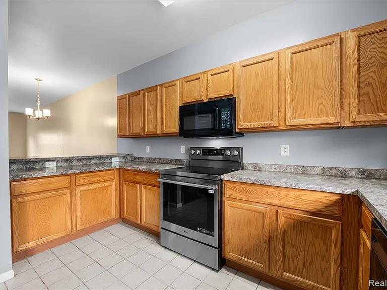 22684 Goddard Rd — Photo 7