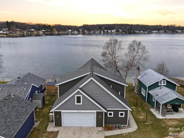 8563 Je Ne Be Dr NE, Rockford, MI 49341