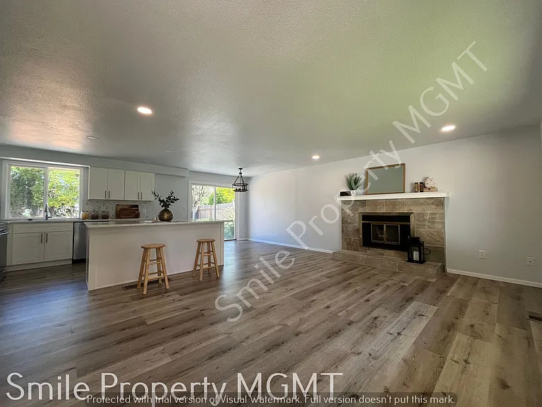 14915 SE Woodward St — Photo 3
