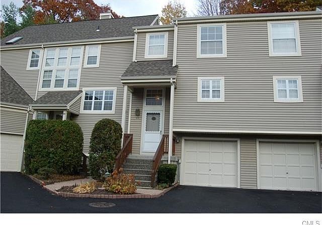 #810 Foxboro Townhouse w/ 1 car garage