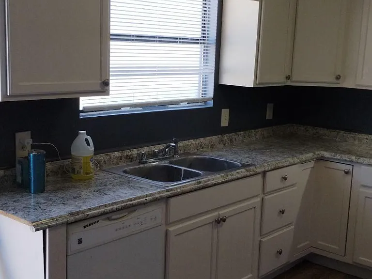 1110 Sheffield Ave — Photo 2