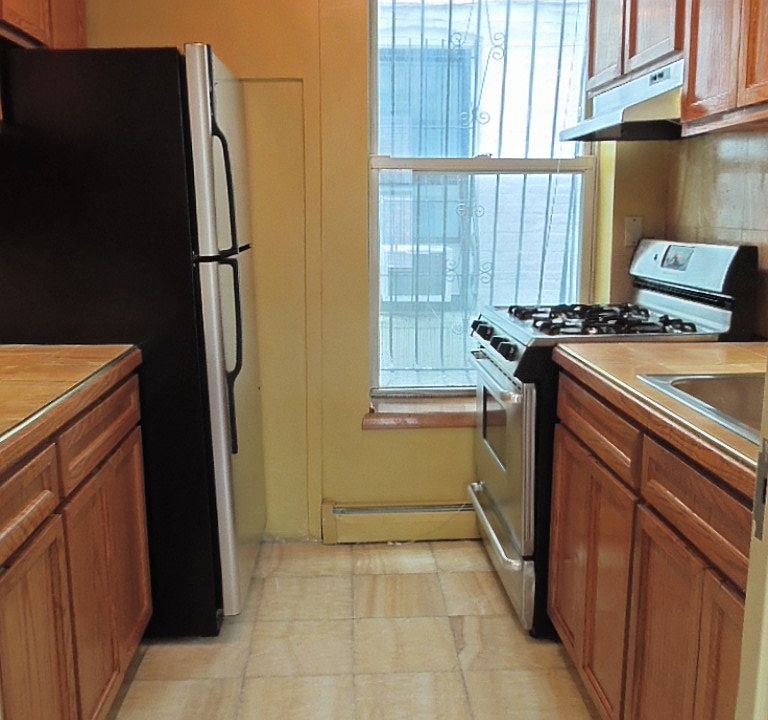 1st image of 439 Lincoln Pl APT 2