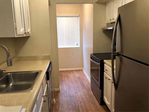 4th image of 6907 Woodhue Dr #B
