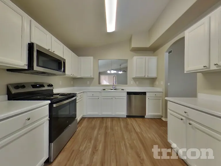 9215 W Sandra Ter — Photo 6