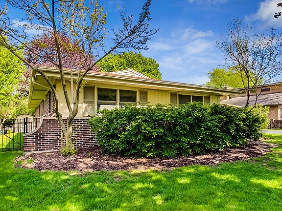 2nd image of 265 Park Ln