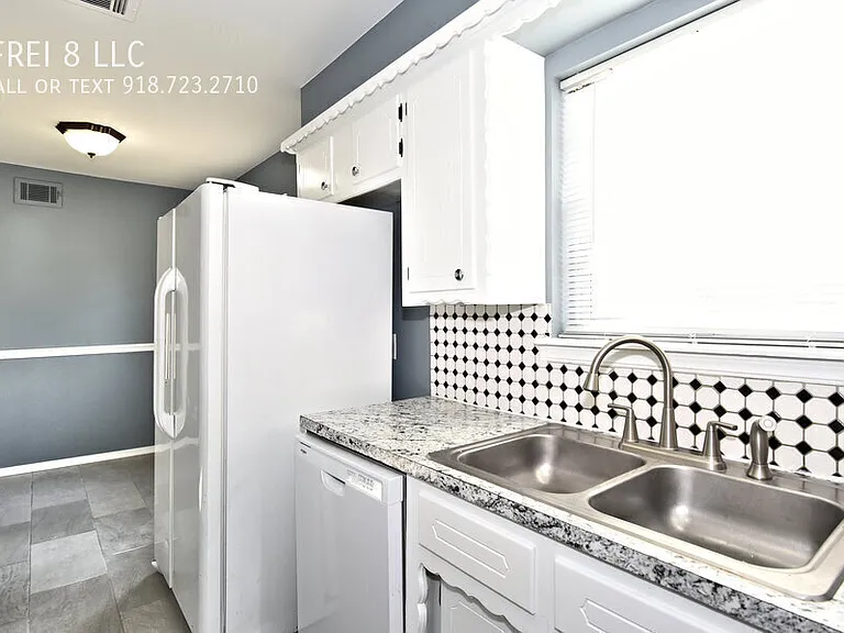 12610 E 18th Pl — Photo 7