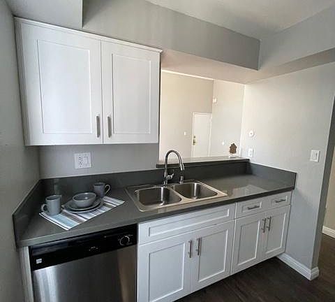 2nd image of 6502 Vineland Ave