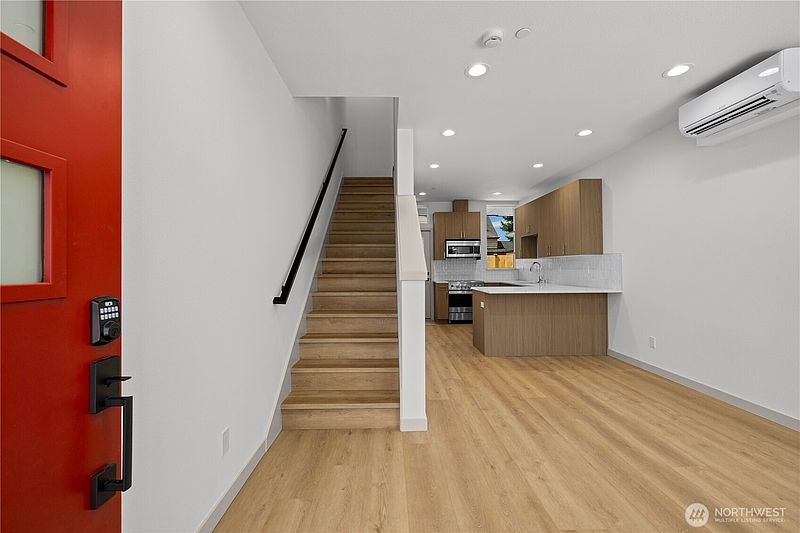 3rd image of 7009 9th Avenue NE