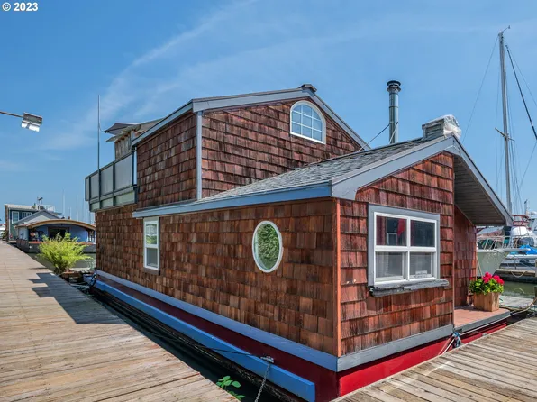 34326 Johnson Landing Rd #C2, Scappoose, OR 97056