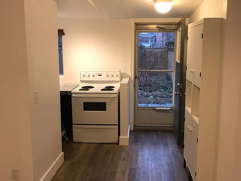 48 Rowntree Ave #REAR — Photo 6