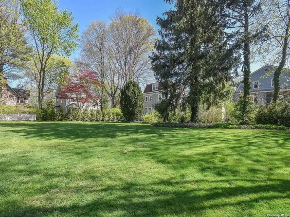 236 Franklin Avenue, Sea Cliff, NY 11579