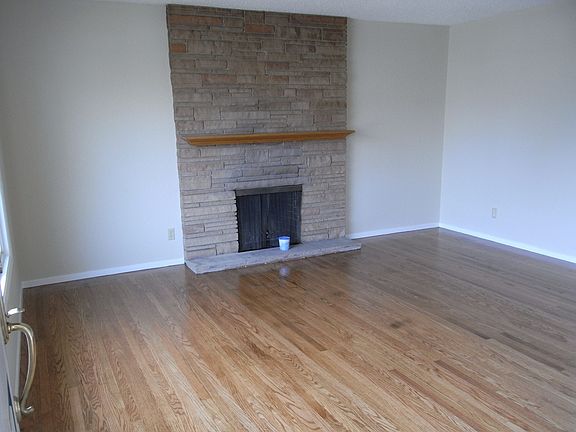 3rd image of 353 Gardenside Ave