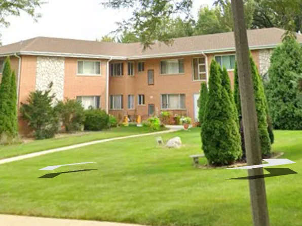 19 W Walnut Ct APT 4, Roselle, IL 60172