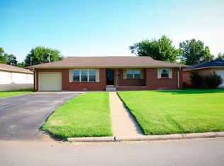 717 E Tom Stafford St, Weatherford, OK 73096