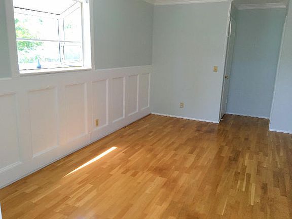 2nd image of 2090 Holly Ln